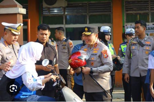 Wujudkan Tagline “Polisi Bersama Masyarakat”, Kapolda Sulsel Rangkul dan Serap Aspirasi Ratusan Warga Tamalanrea di Makassar